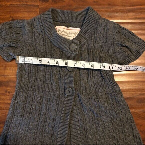 2 Girls Sweaters - Mossimo Gray Size Medium, J. Khaki Brown Knit Size Large - Picture 6 of 13